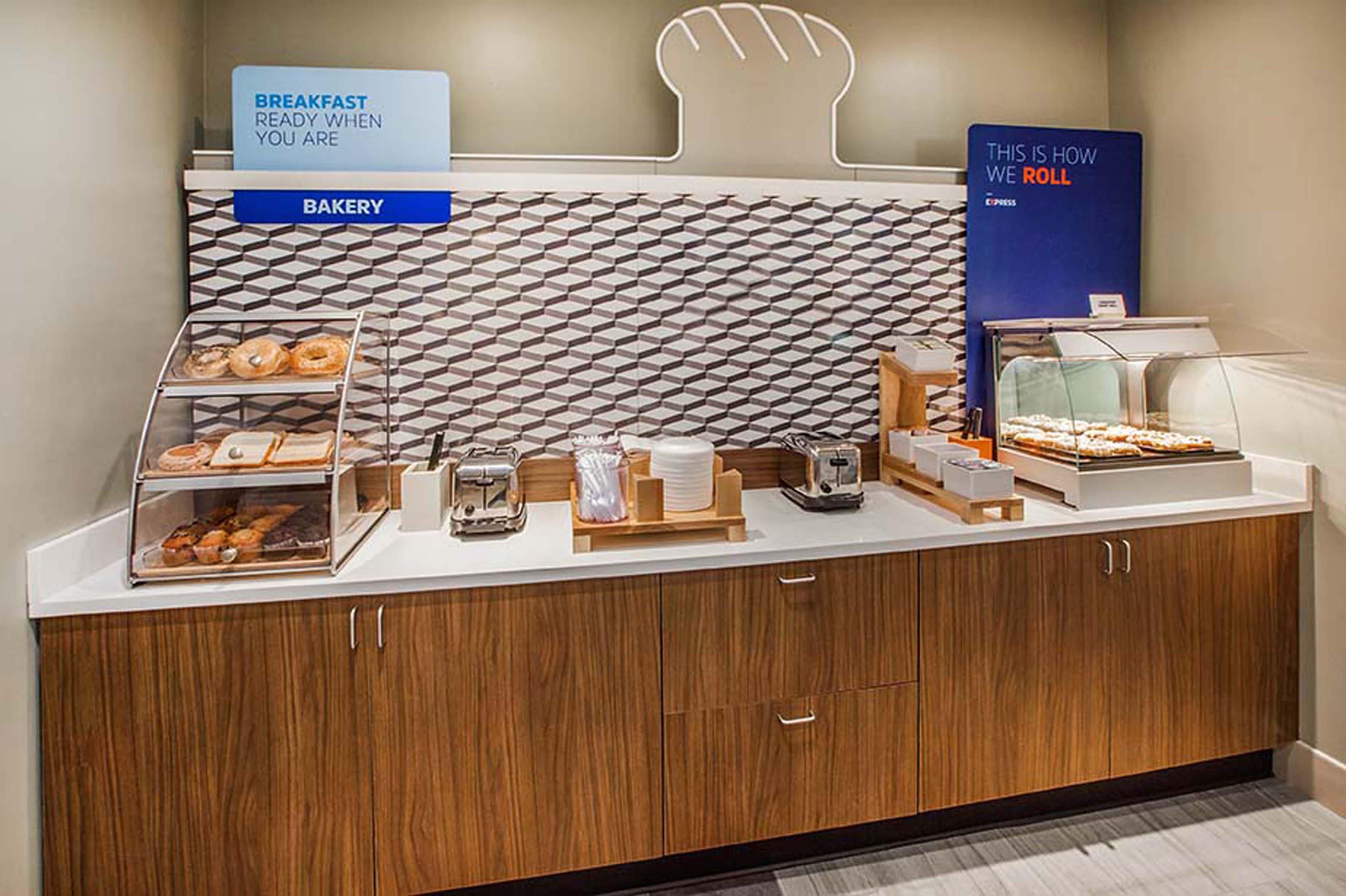 Holiday Inn Express & Suites Bakersfield Airport By Ihg Eksteriør billede