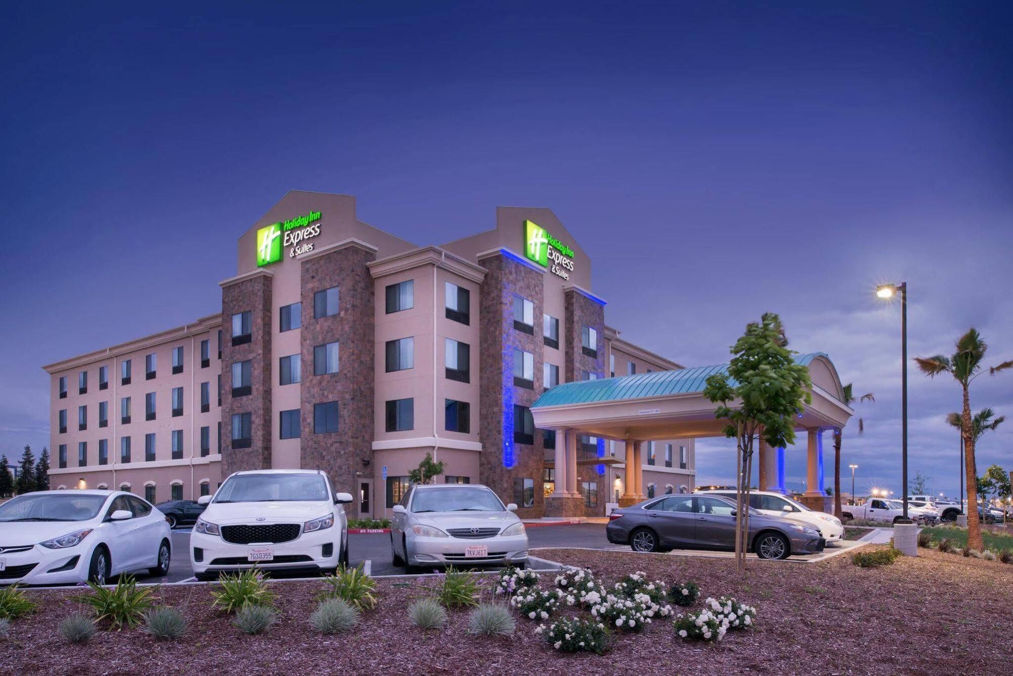 Holiday Inn Express & Suites Bakersfield Airport By Ihg Eksteriør billede